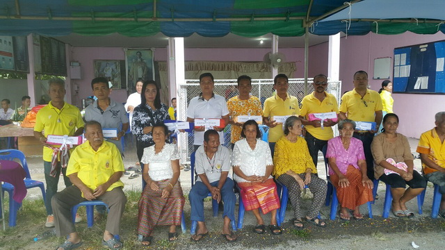 รดน้ำผู้สูงอายุ ณ บ้านเทพนิมิตร สงกรานต์
